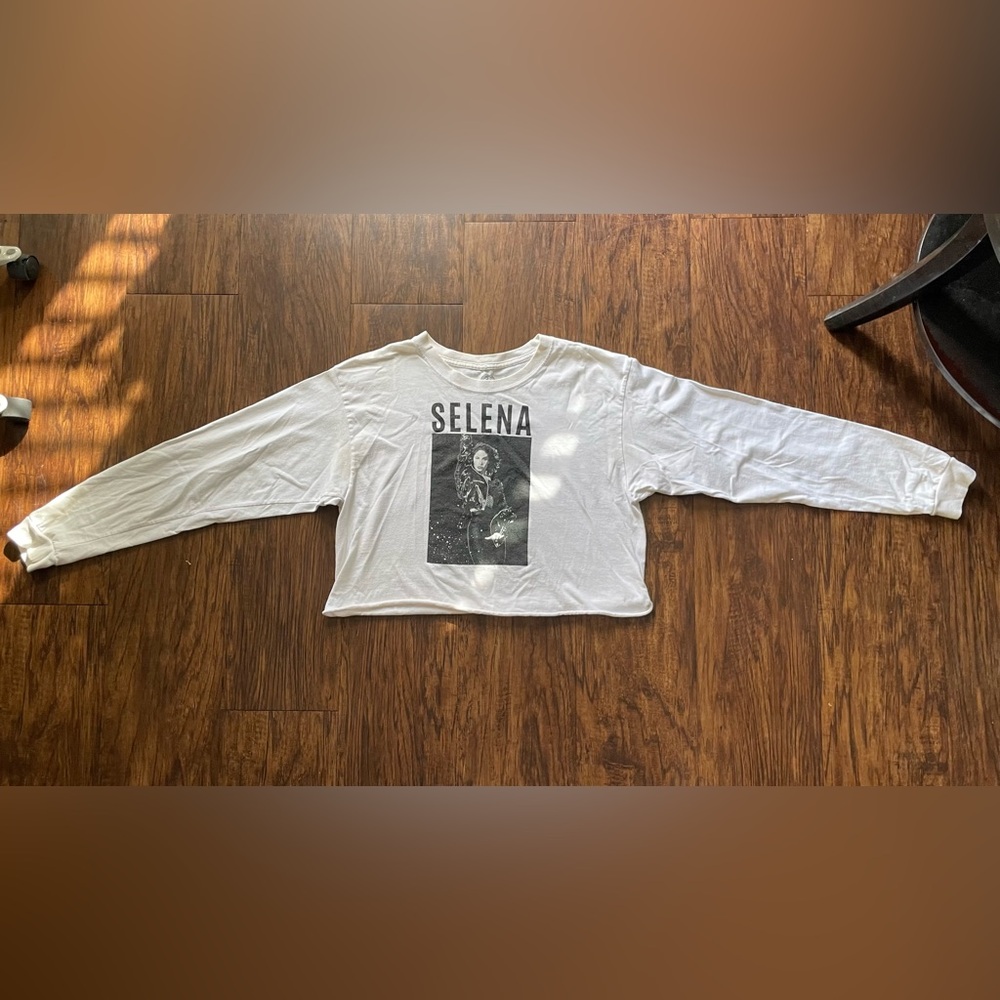 Official Selena Quintanilla Cropped Long Sleeve Graphic Tee - Picture 5 of 7
